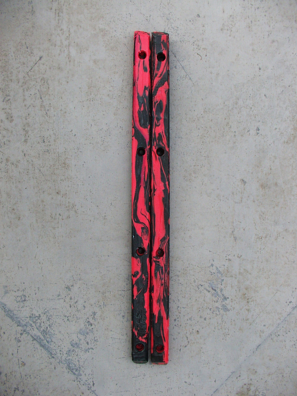 Black crimson rails