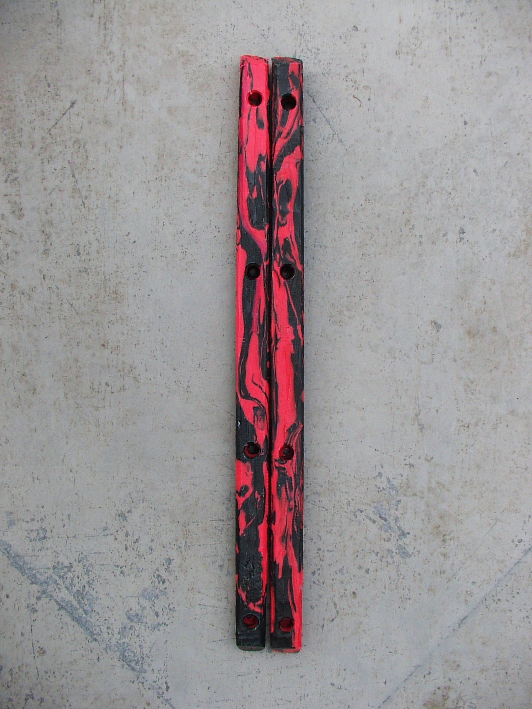Black crimson rails
