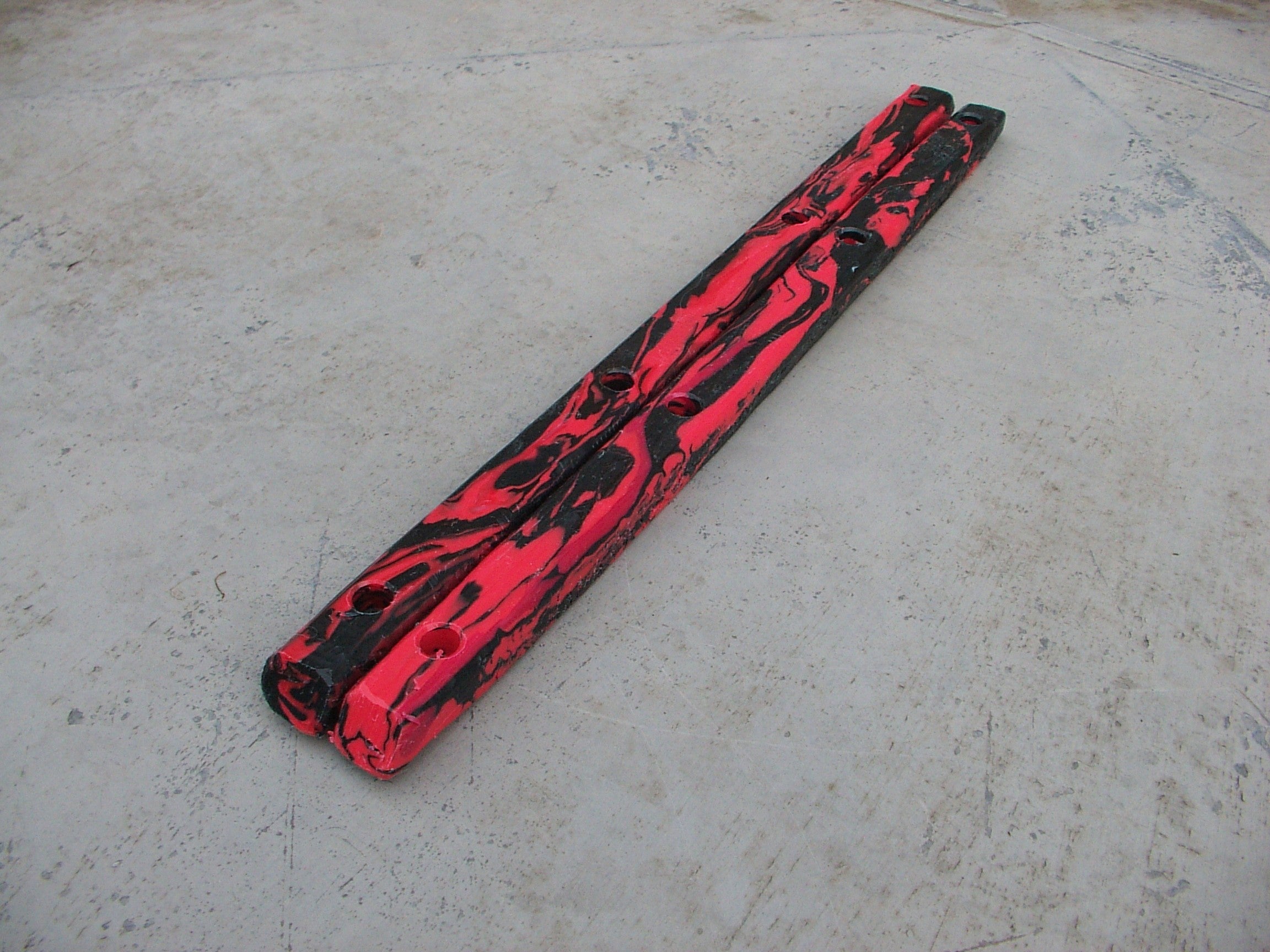 Black crimson rails