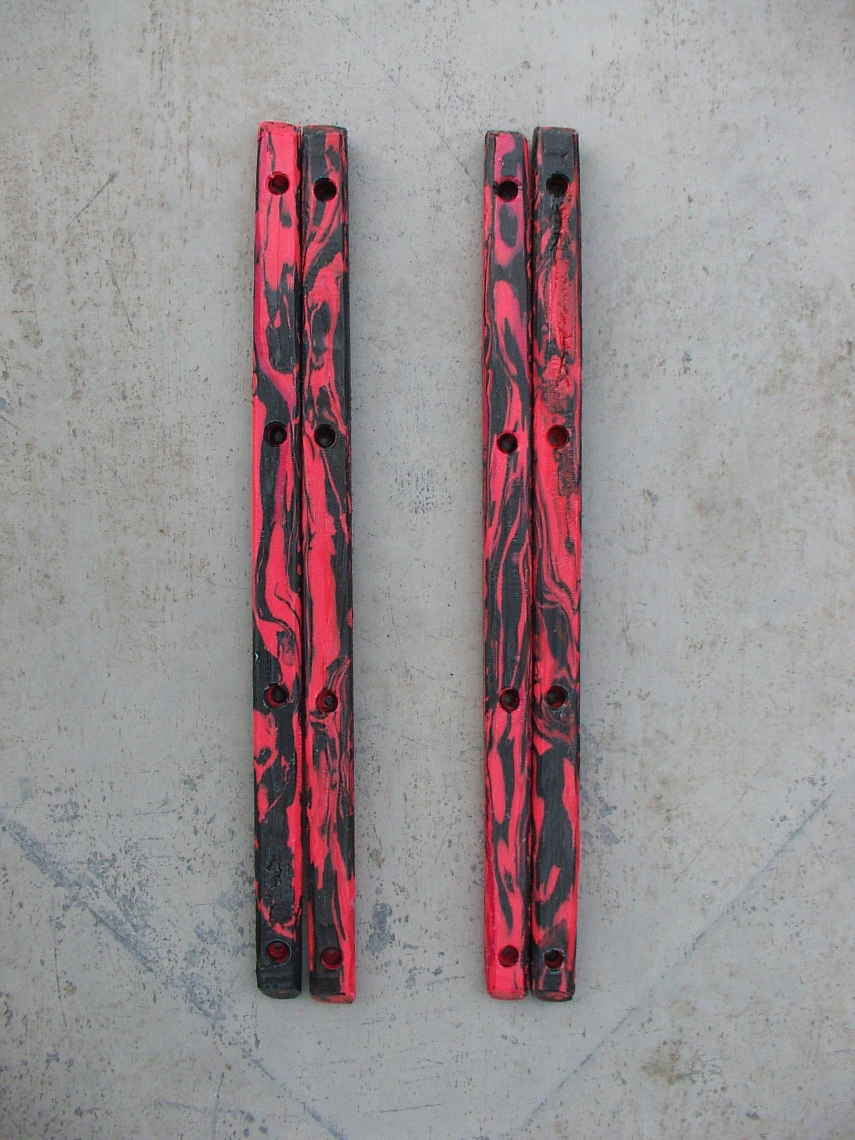 Black crimson rails